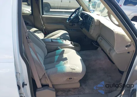 1999 Chevrolet Suburban 1500 Lt из США, поврежденный, VIN 3GNEC16R8XG124569